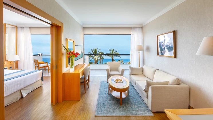 Deluxe Superior One Bedroom Suites Front Sea View
